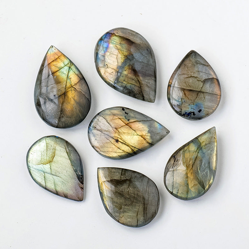 Pietre alungite cu lumina albastră